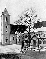 Kostel a škola v Jahringu